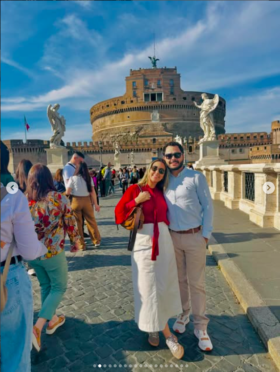 Karen e Vitor em frente ao Castel Sant'Angelo, em Roma